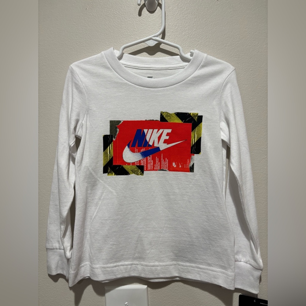 NWT Nike Boys 3T Graphic White Long Sleeve Shirt